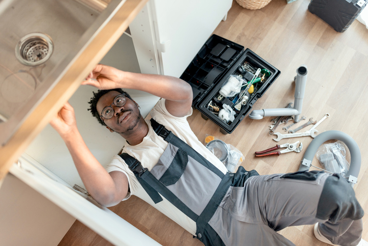 The Process of Working with a Plumbing Contractor for Large Projects
